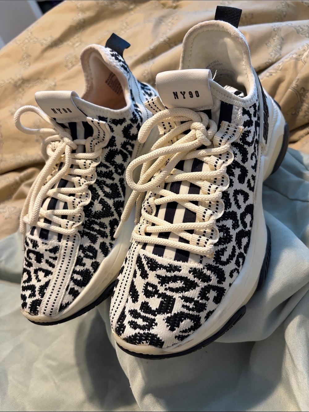 Steve Madden NY90 Black & White Leopard Knit Sneakers Size 8.5